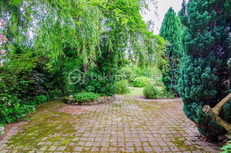 Pavillon - 180 m² - 7 pièces