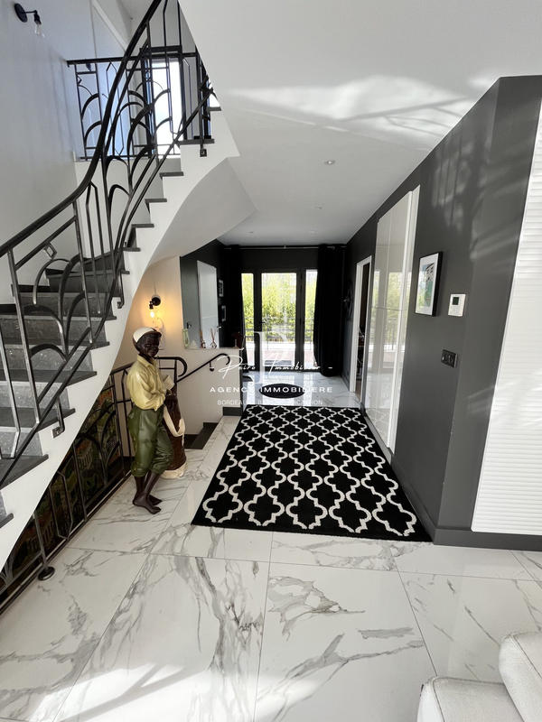 Maison contemporaine - 250 m² - 6 pièces