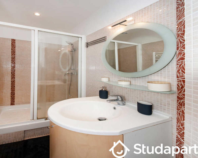 Chambre - 140 m² - 1 pièce