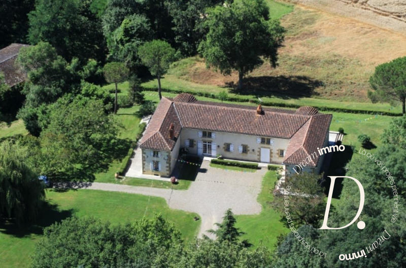 Maison - 420 m² - 11 pièces