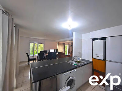 Maison - 300 m² - 16 pièces