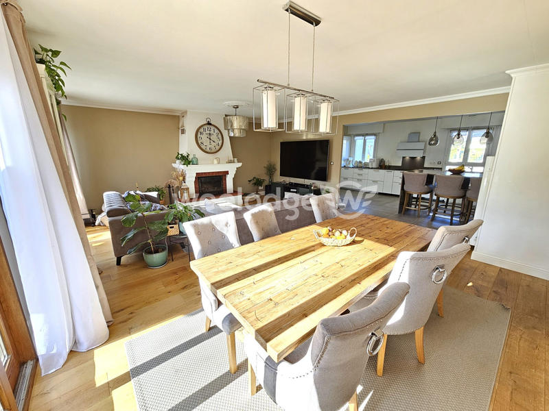 Maison - 220 m² - 9 pièces