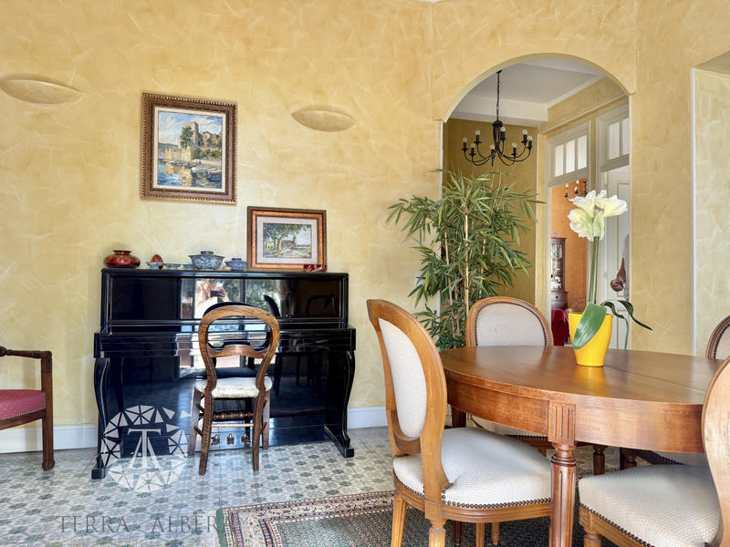 Villa - 219 m² - 10 pièces