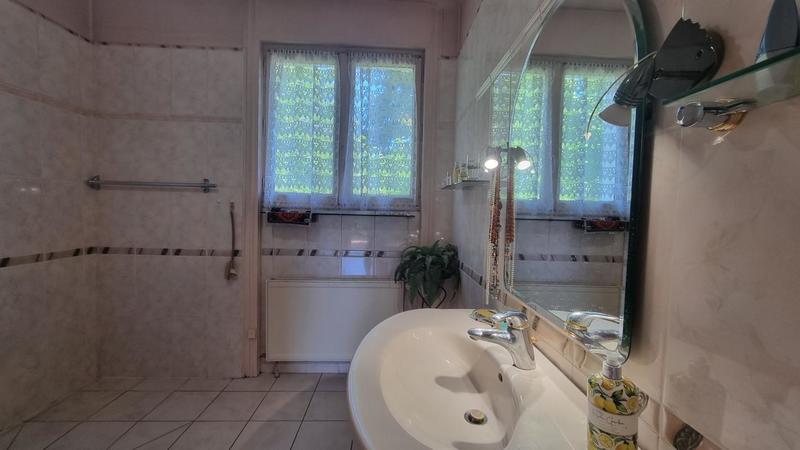 Maison - 210 m² - 6 pièces