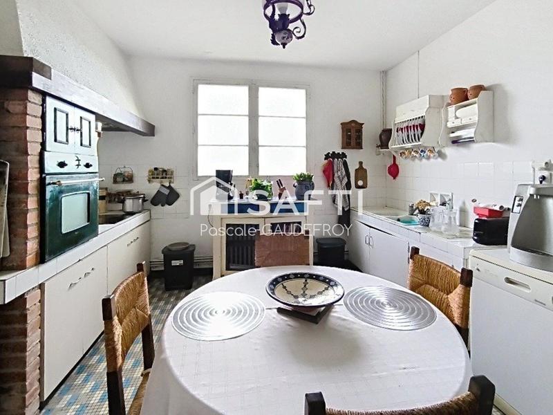 Maison - 270 m² - 9 pièces