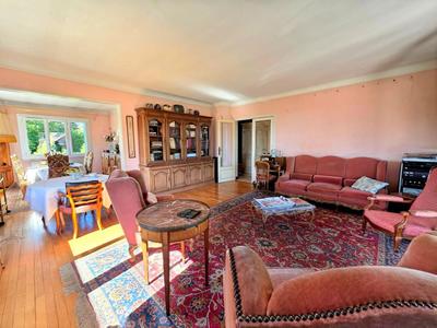 Maison - 219 m² - 7 pièces