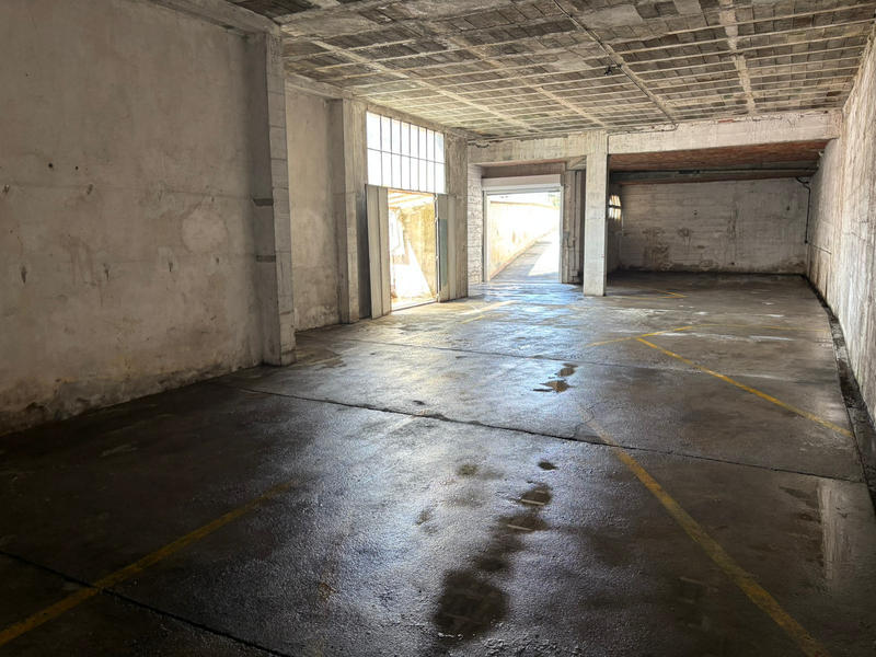 Parking / Garage - 255 m²