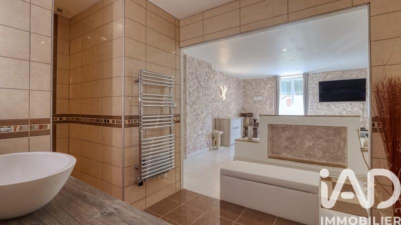 Maison - 240 m² - 7 pièces