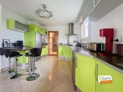 Maison - 180 m² - 7 pièces