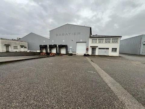 Entrepôt - 4 305 m²