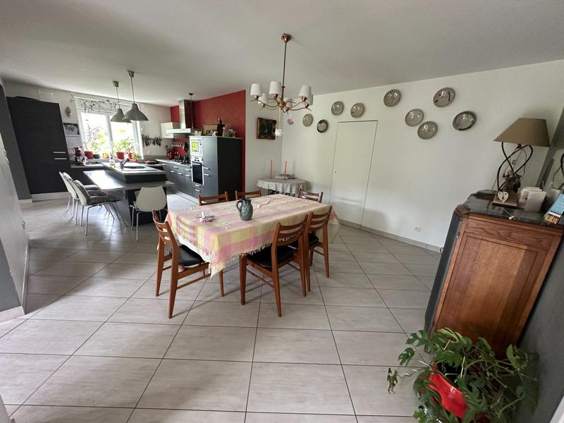 Maison - 210 m² - 6 pièces