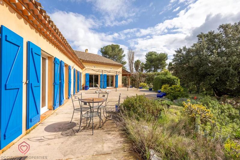 Maison - 275 m² - 10 pièces