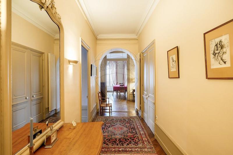 Appartement - 183 m² - 8 pièces