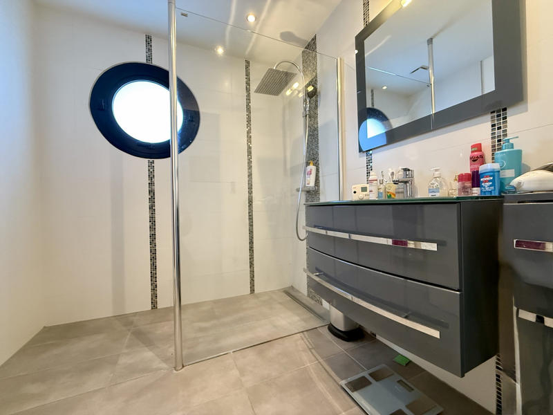 Maison contemporaine - 184 m² - 6 pièces