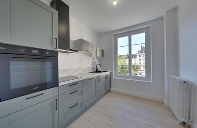 Appartement - 94 m² - 5 pièces