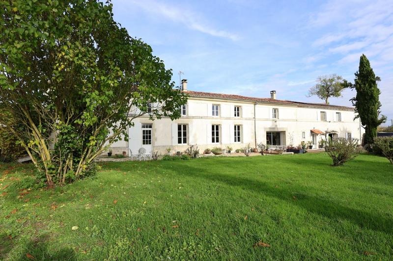Maison - 260 m² - 8 pièces
