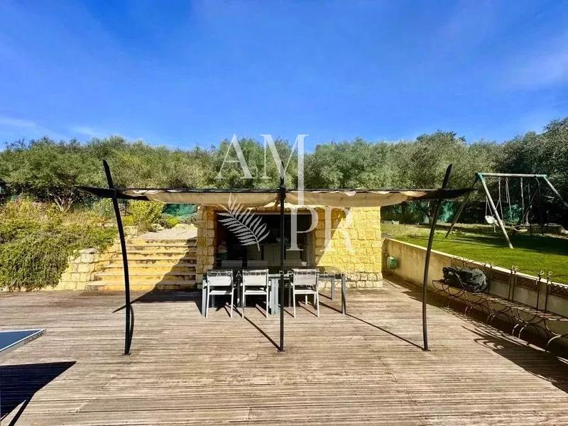 Maison - 181 m² - 7 pièces