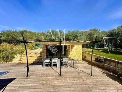 Maison - 181 m² - 7 pièces