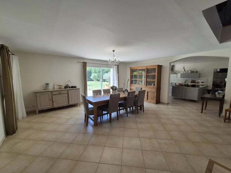 Maison - 250 m² - 7 pièces