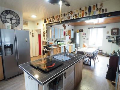 Maison - 249 m² - 11 pièces