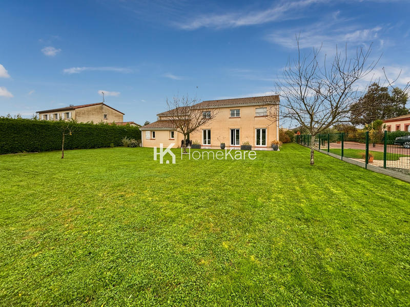 Maison - 180 m² - 9 pièces