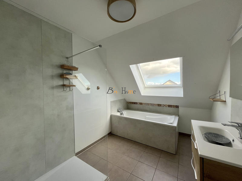 Maison - 90 m² - 5 pièces