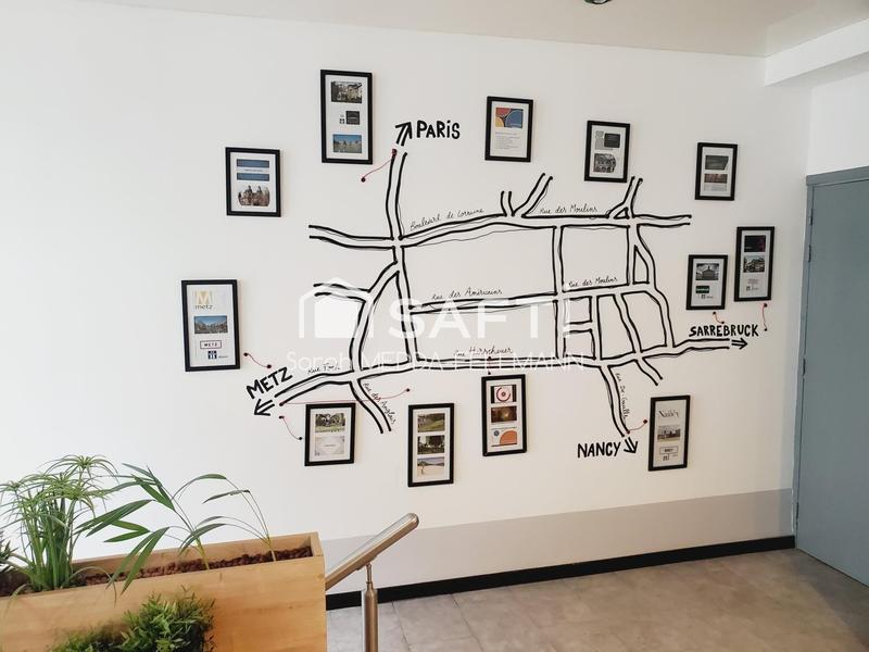 Local commercial - 1 257 m² - 30 pièces