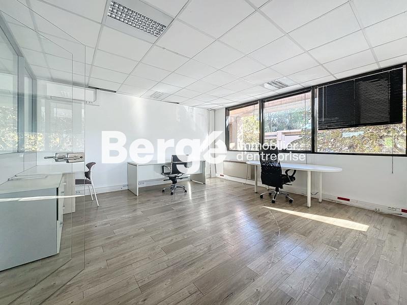 Bureau - 1 253 m²