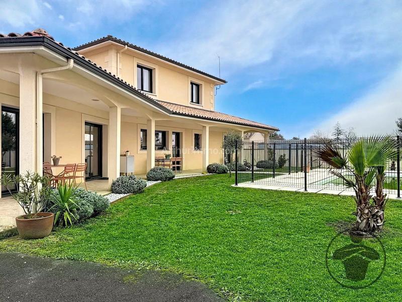 Maison - 170 m² - 6 pièces