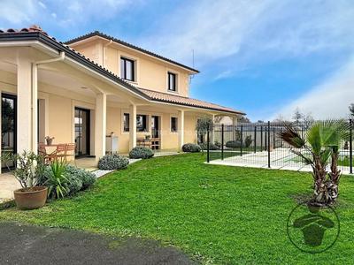 Maison - 170 m² - 6 pièces