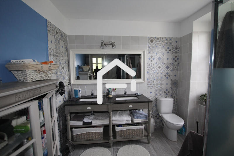 Maison - 840 m² - 22 pièces