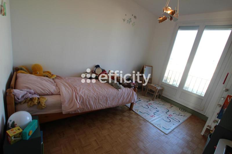 Appartement - 93 m² - 5 pièces