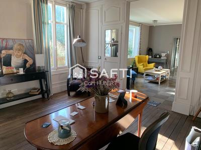 Maison - 284 m² - 12 pièces