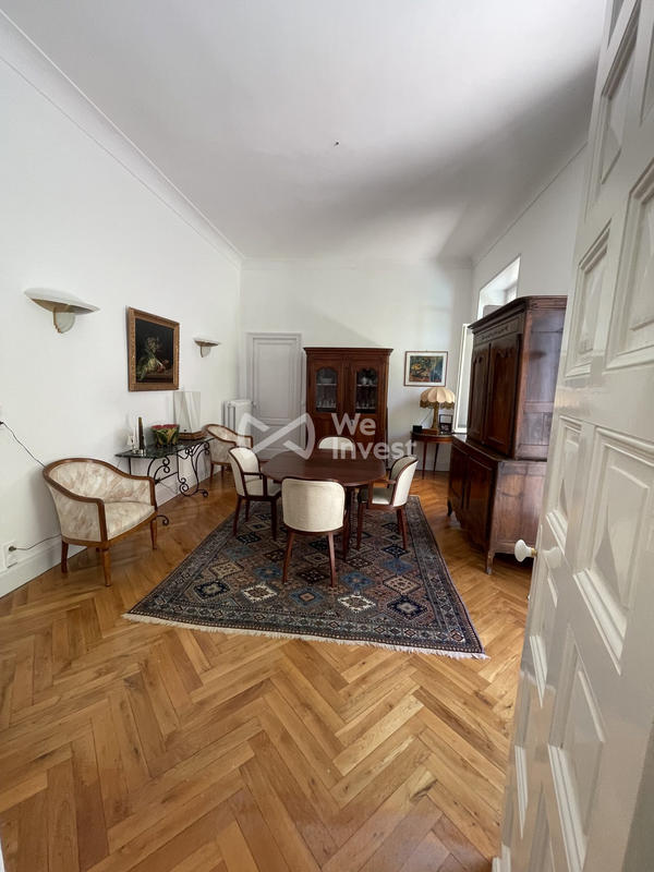 Maison - 331 m² - 9 pièces