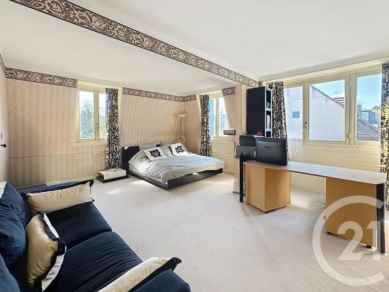 Maison - 237 m² - 7 pièces