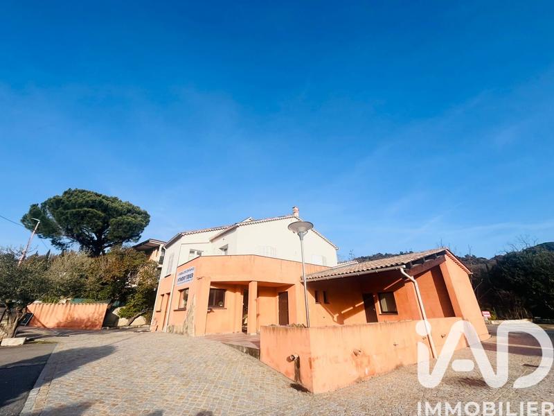 Maison - 245 m² - 12 pièces