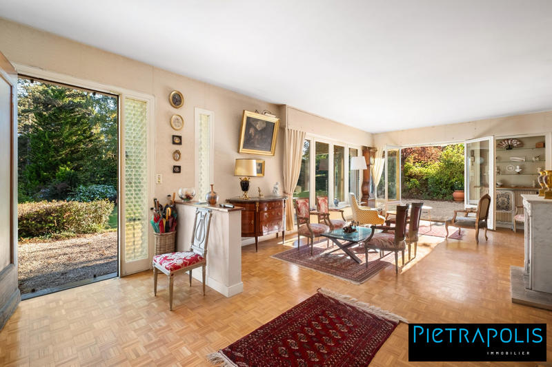 Maison - 250 m² - 8 pièces