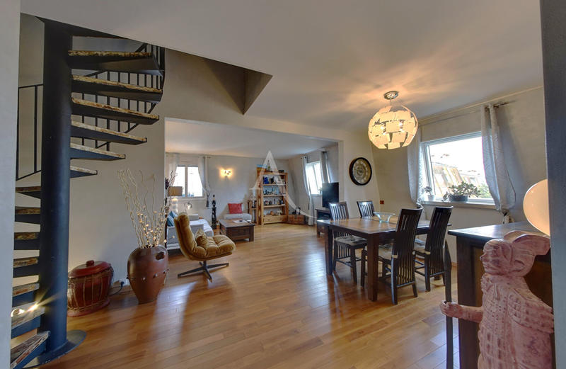 Appartement - 104 m² - 6 pièces