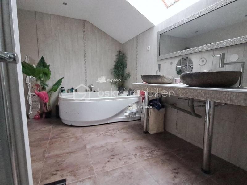 Propriété - 326 m² - 11 pièces