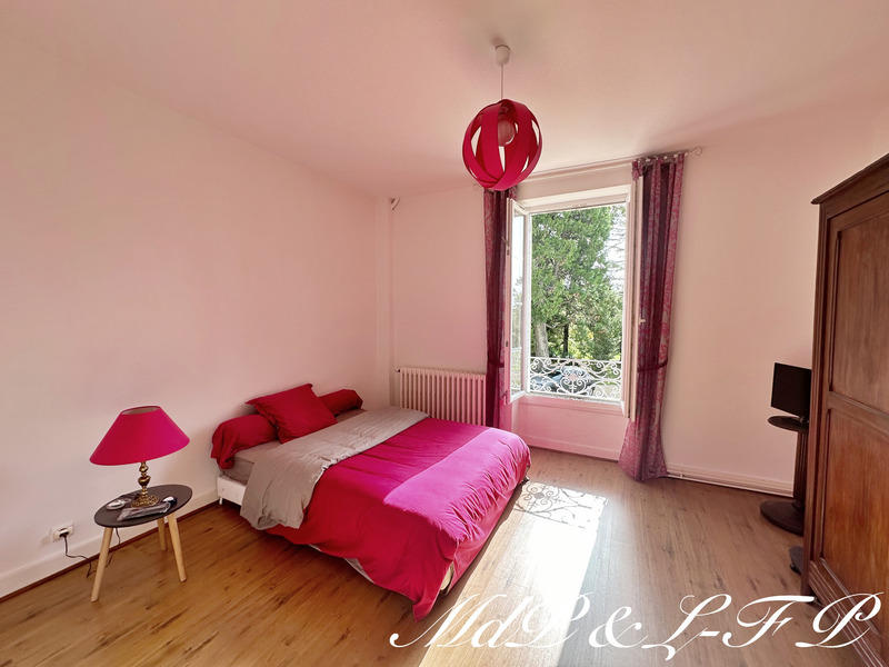 Maison - 345 m² - 8 pièces