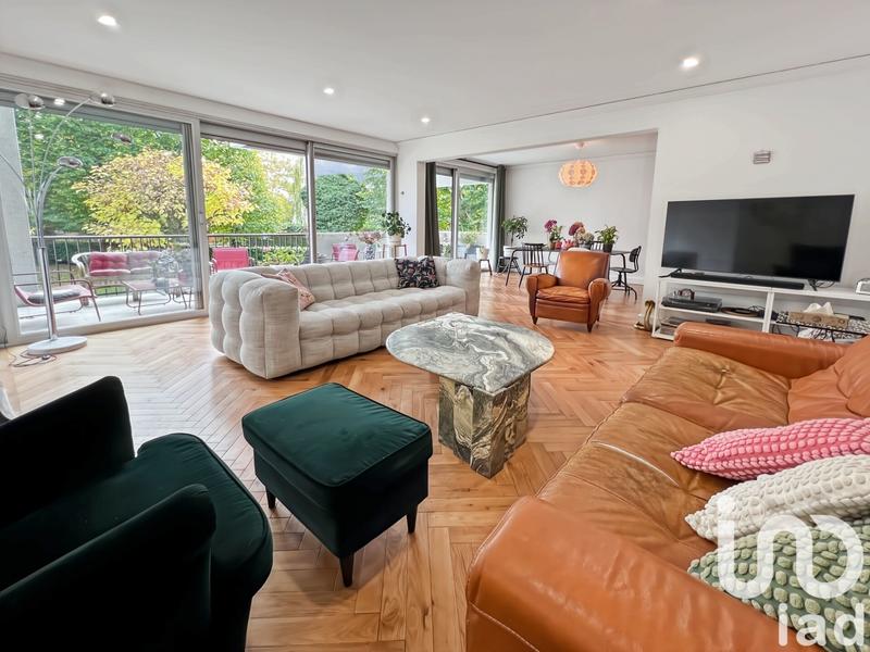 Appartement - 206 m² - 9 pièces