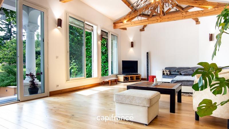 Maison - 332 m² - 8 pièces