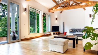 Maison - 332 m² - 8 pièces