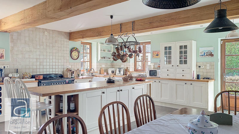 Maison - 220 m² - 5 pièces