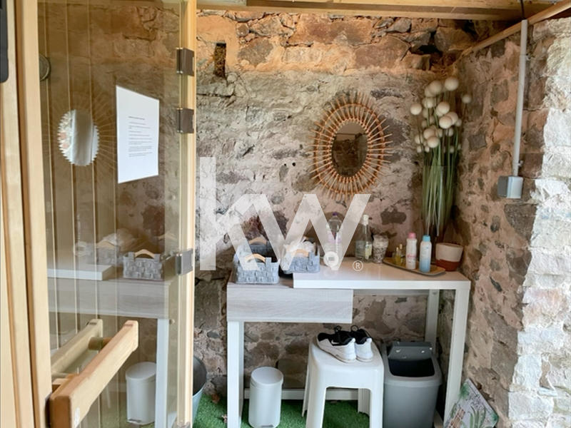 Maison - 220 m² - 7 pièces