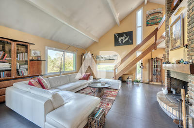 Maison - 225 m² - 6 pièces