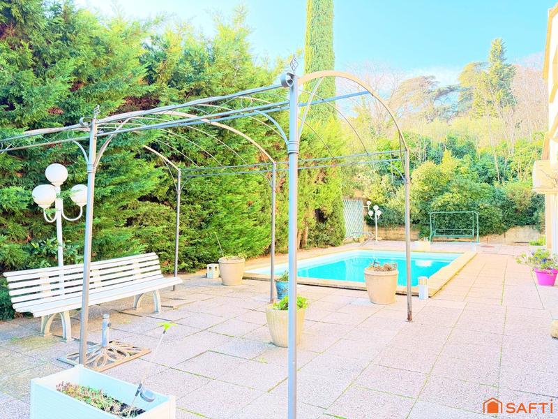 Villa - 232 m² - 6 pièces