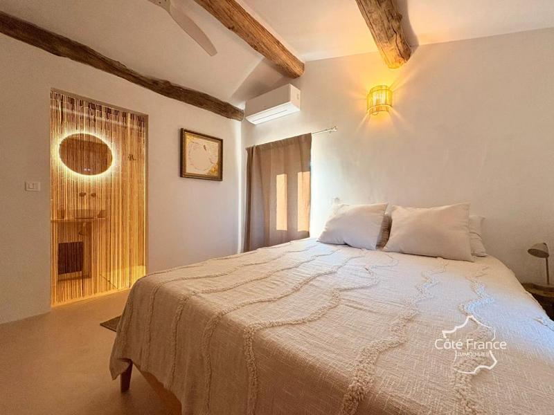 Villa - 239 m² - 9 pièces