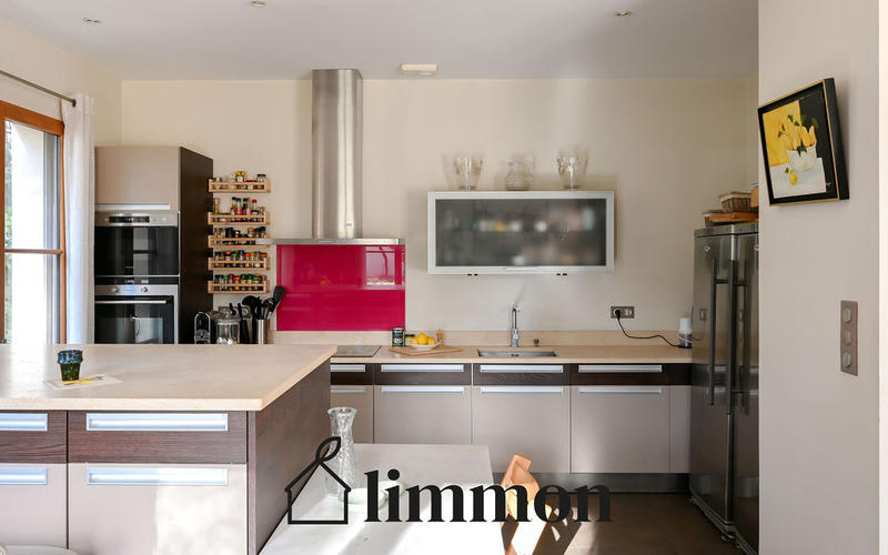 Maison - 204 m² - 6 pièces