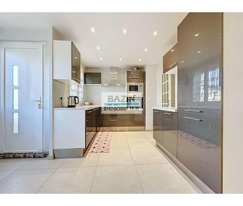 Maison traditionnelle - 96 m² - 6 pièces